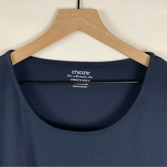 Chico's Women’s Navy 3/4 Sleeve Scoop Neck Tunic Top - Picture 2 of 8
